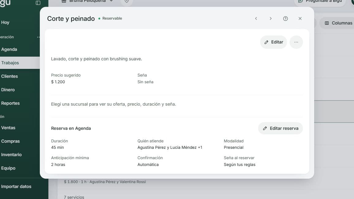 Ficha de Corte y peinado con precio, estado Reservable y resumen de duración, profesionales, modalidad y confirmación en Reserva en Agenda.
